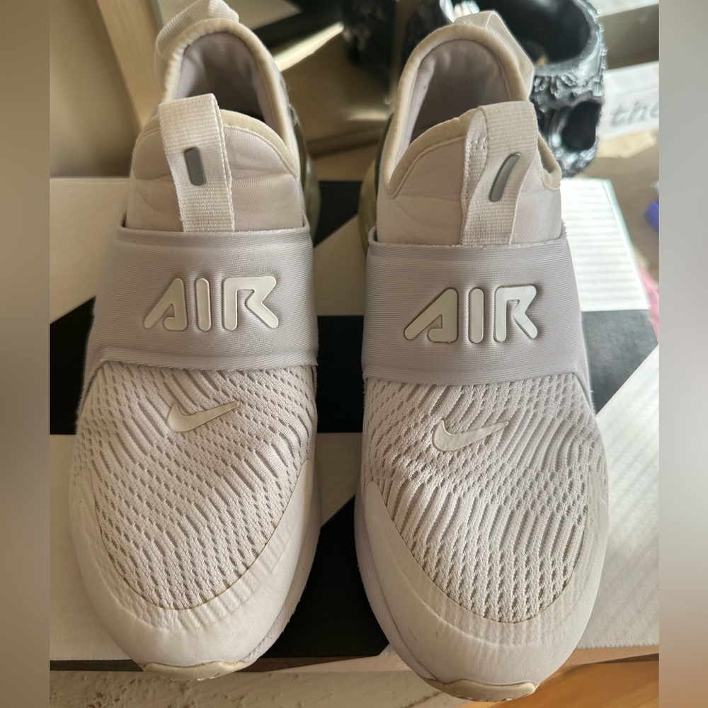 White Nike Air Max 270 Size 4Y